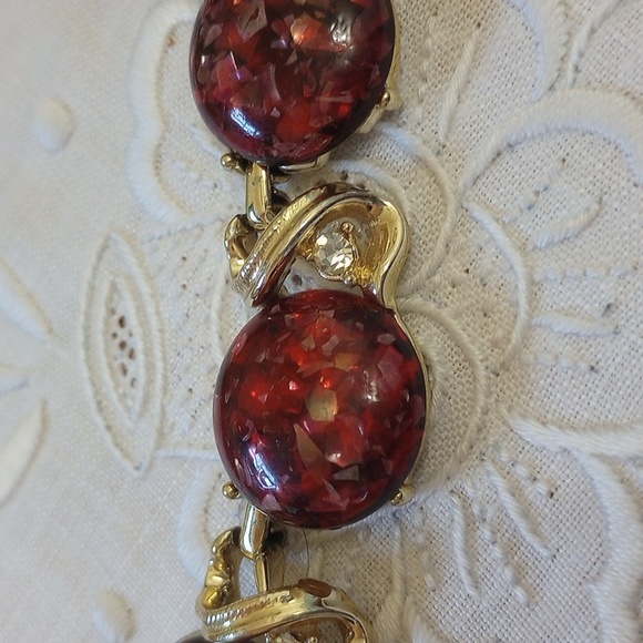 1960s Vintage Red Confetti Lucite Round Link Bib Necklace With  Gold Glitter - Picture 2 of 9